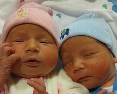 aries and revan newborns at the hospital about to go home