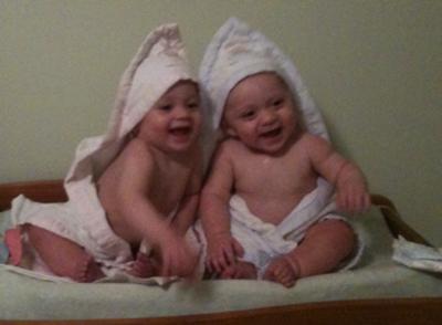 Bella and Luke love their bath time together!